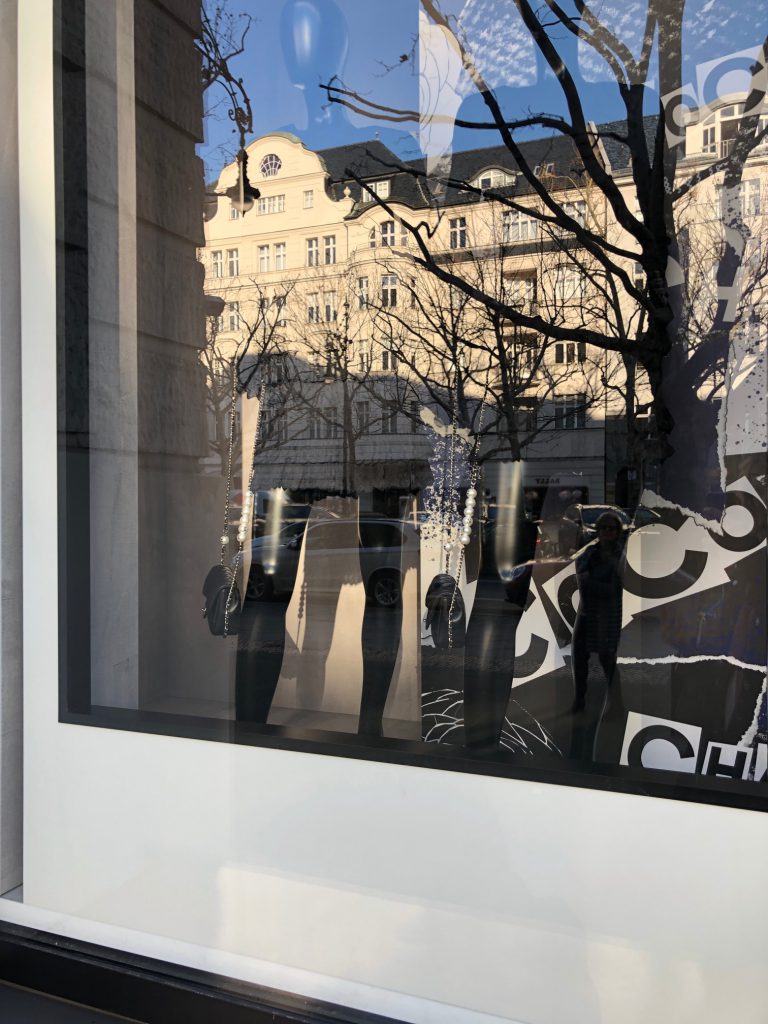 Schaufenster Spiegelung Berlin Kurfürstendamm Chanel