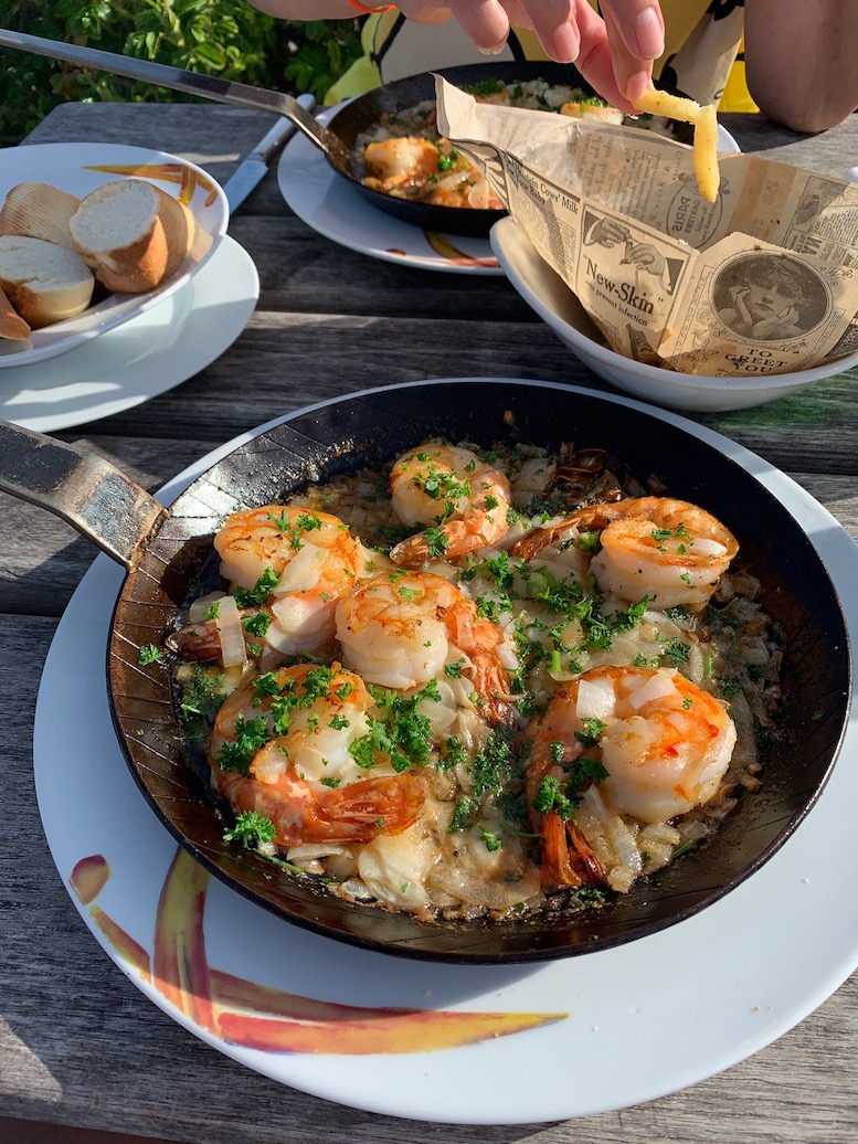 Garnelenpfanne und Trueffelpommes in der Sansibar Sylt