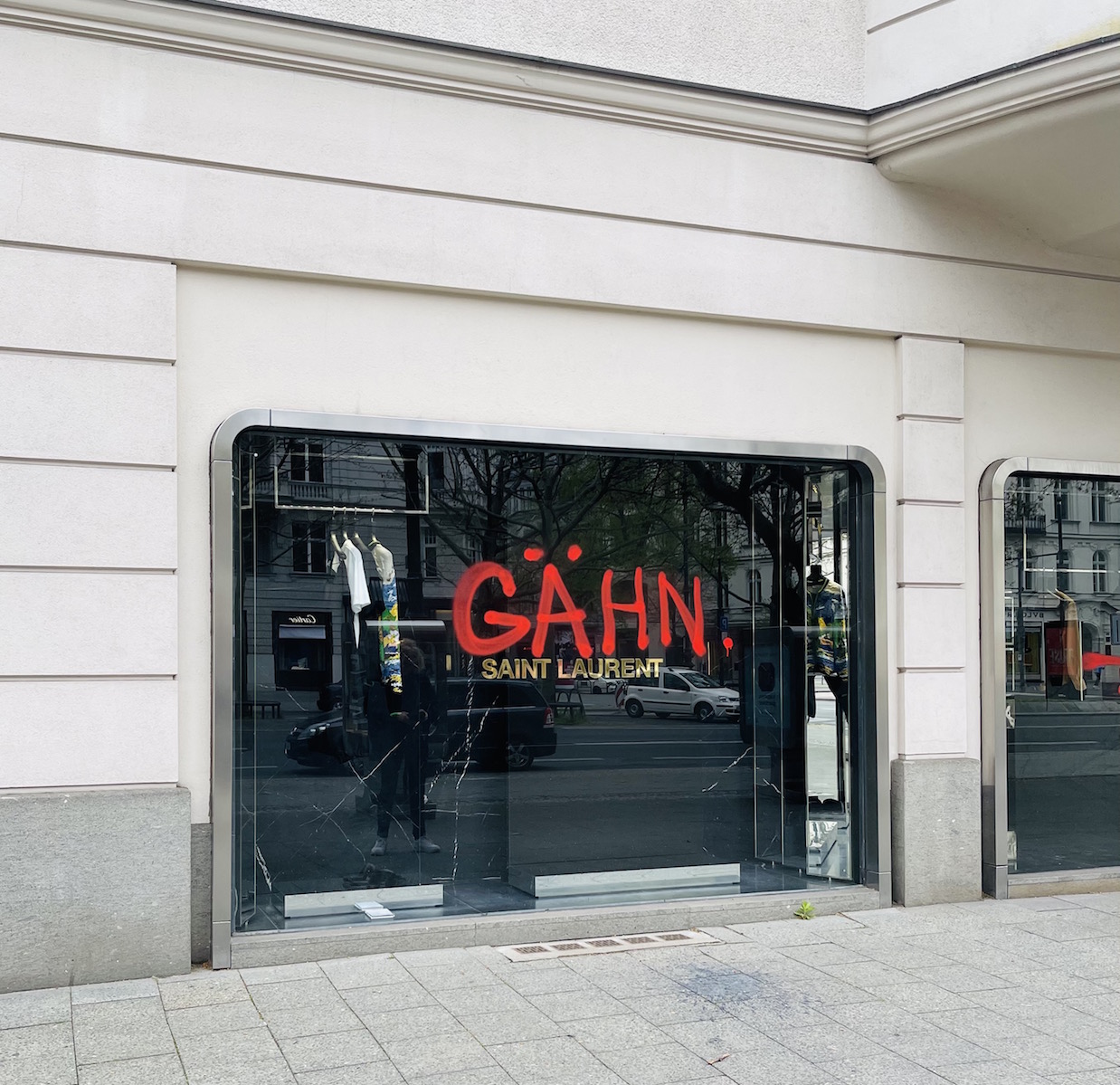 Berlin kurfüstendamm Schaufenster der nobelboutiquen Yves saint laurent