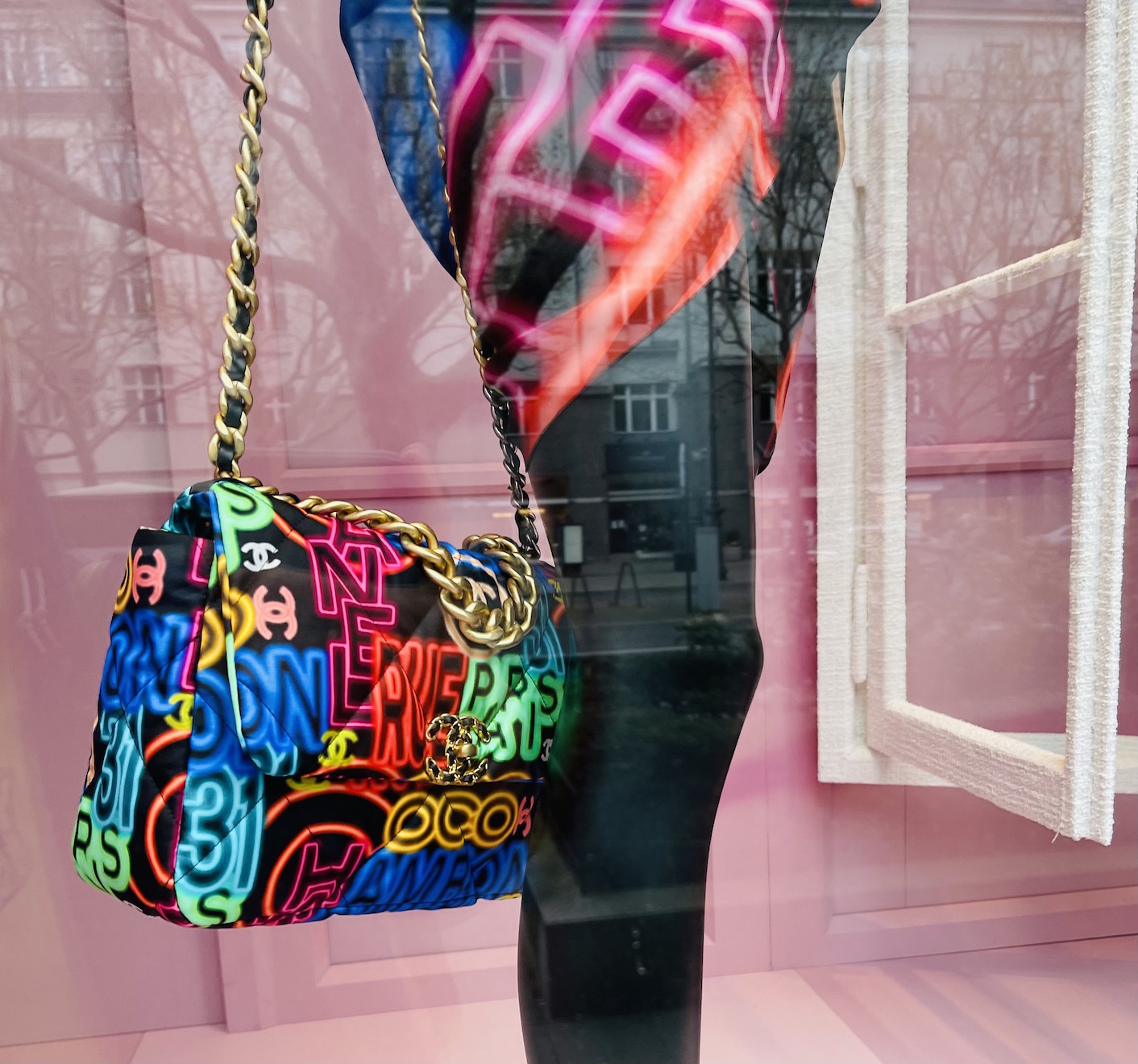 Berlin kurfüstendamm Schaufenster der nobelboutique Chanel