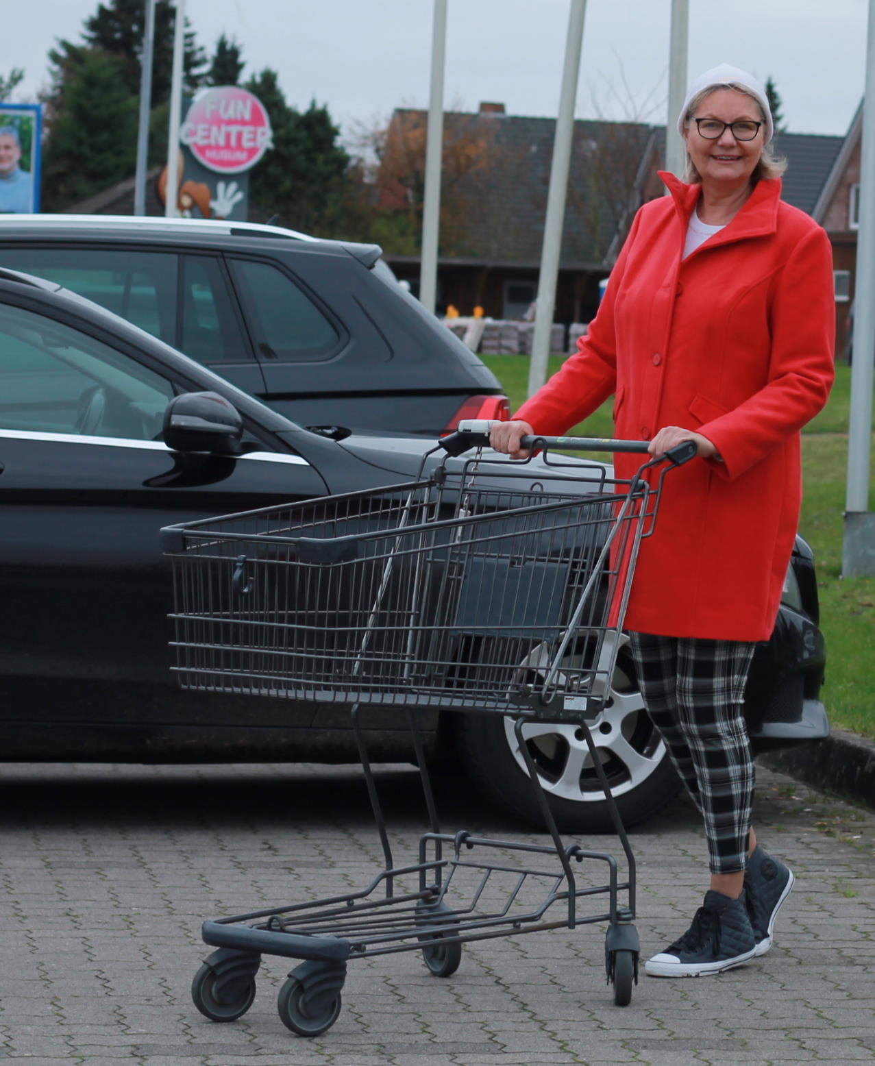 supermarktparkplatz einkaufswagen